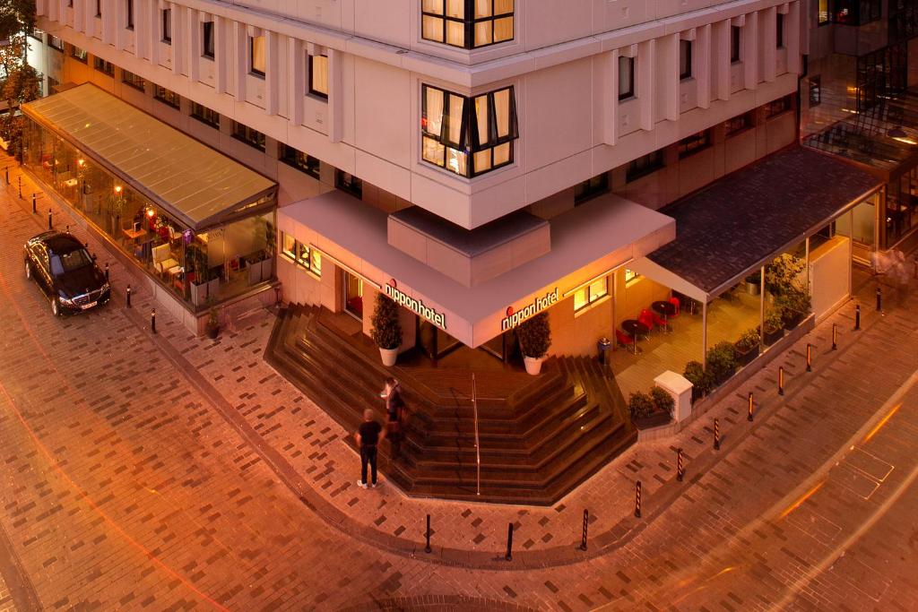 Sürdürülebilir Turizm Belgesi Sahibi Nippon Hotel Taksim'in dışarıdan drone ile çekilmiş bir görüntüsü.